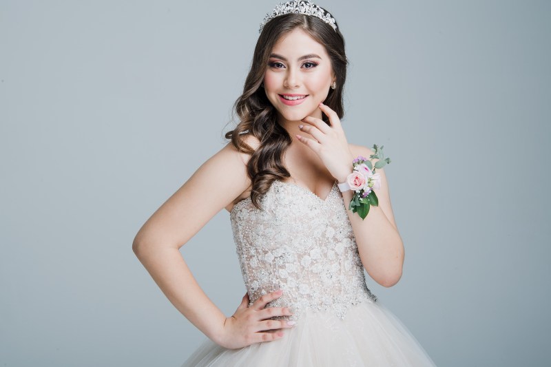 rizos peinados para quinceaneras 714be5a3a